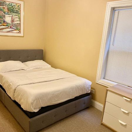 Entire Modern 2 Bedroom Apartment Чикаго Екстериор снимка