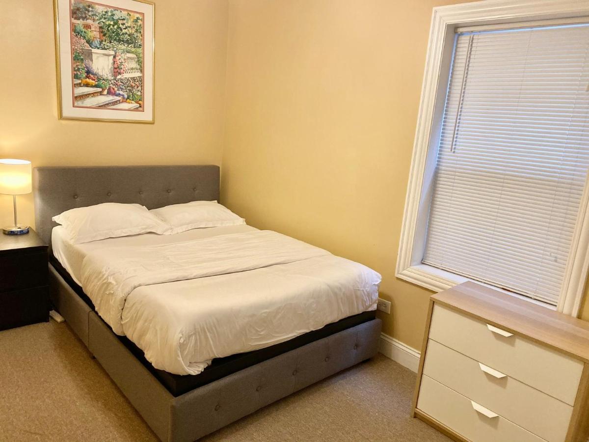 Entire Modern 2 Bedroom Apartment Чикаго Екстериор снимка