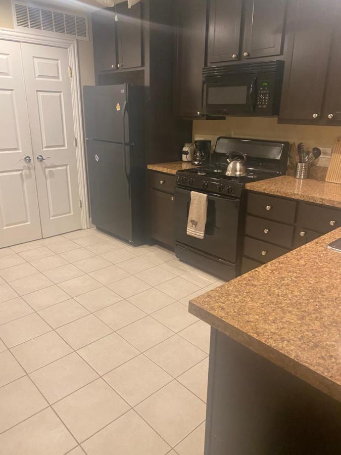 Entire Modern 2 Bedroom Apartment Чикаго Екстериор снимка